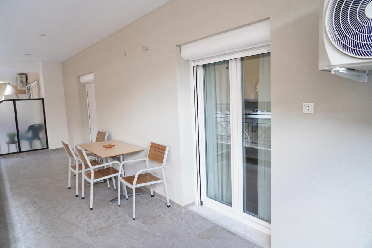 Larissa Downtown Apartment With Parking Екстер'єр фото