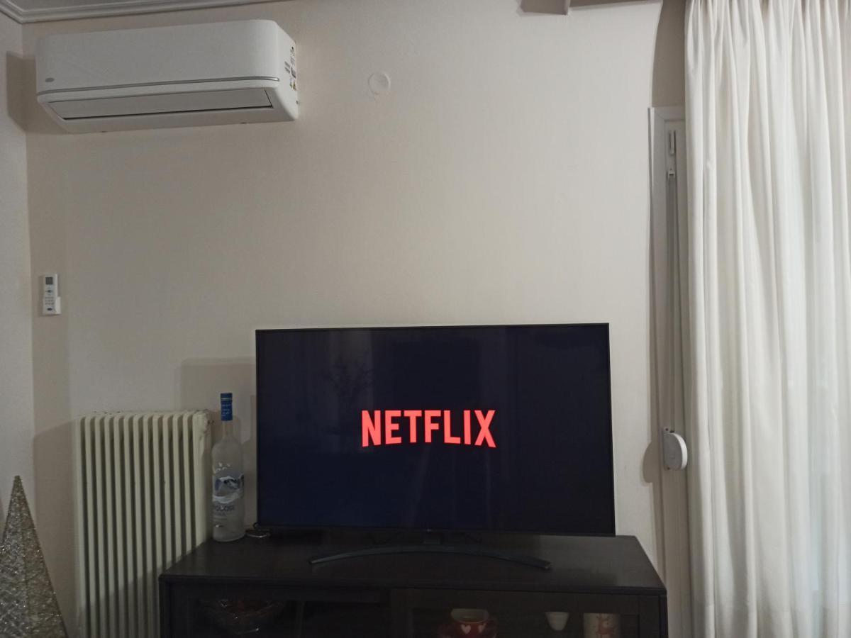Larissa Downtown Apartment With Parking Екстер'єр фото